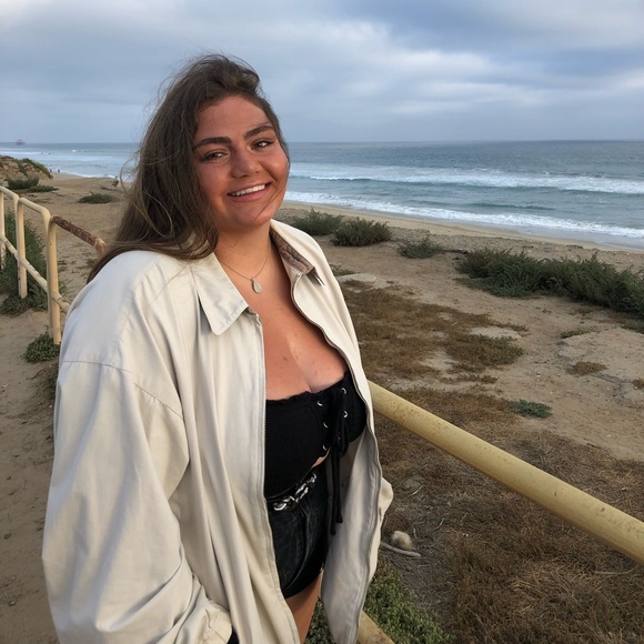 Meet your Posher, Erin - Picture 2 of 7